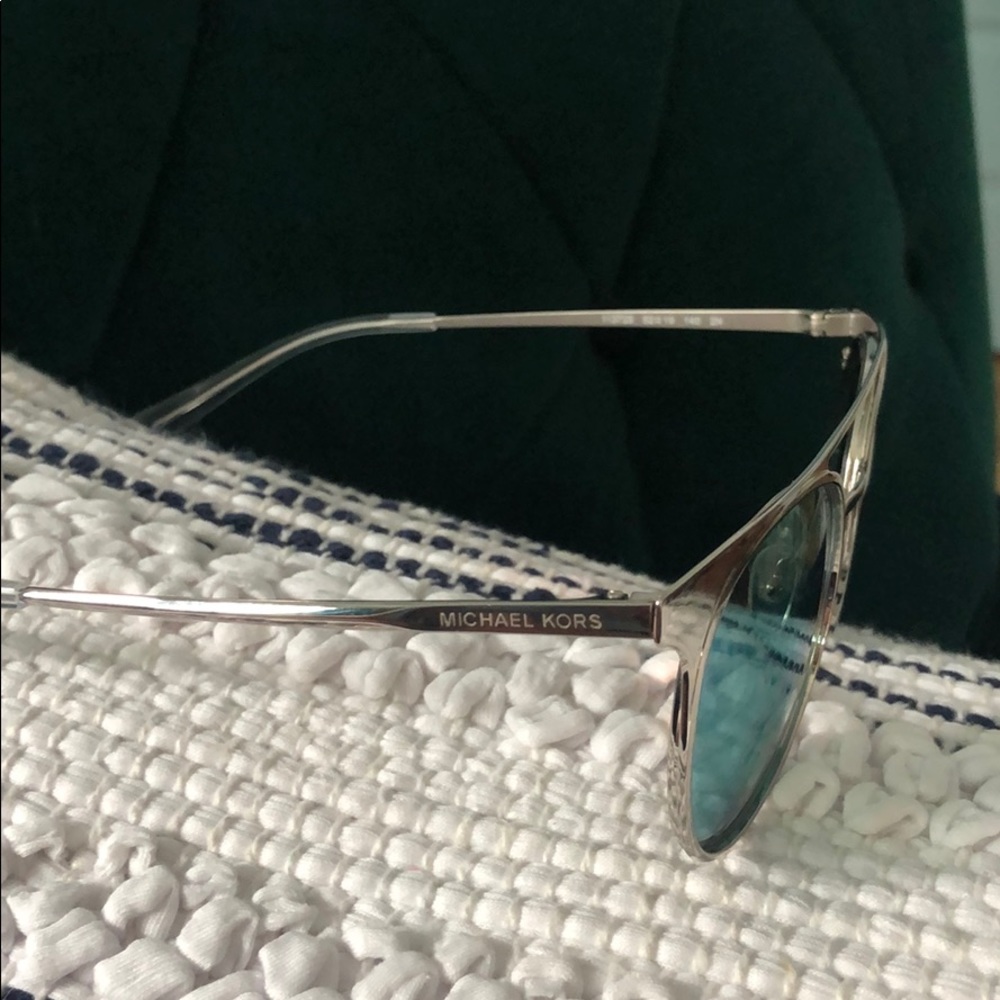 Michael Kors Sunglasses Retro with white case - Picture 3 of 6